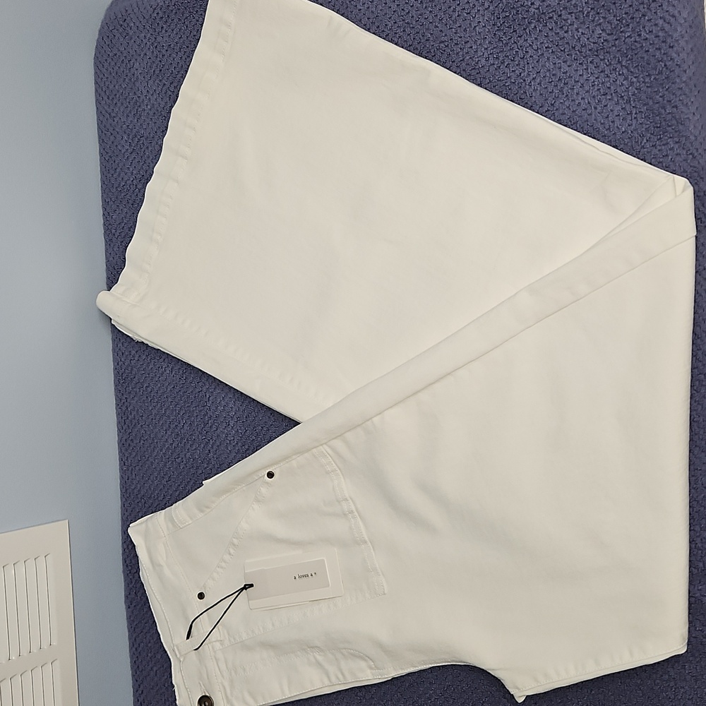 A Loves A High Rise Wide Leg Patch Pocket Jean: Off White: Size- 31